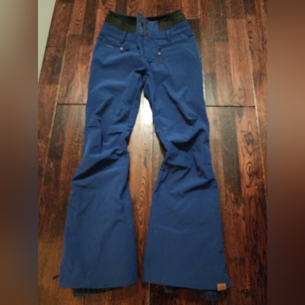 ROXY SNOW PANTS NEW NO Tags
